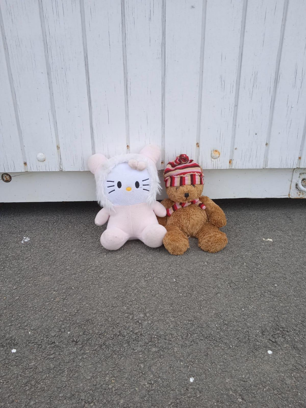 Dos peluches